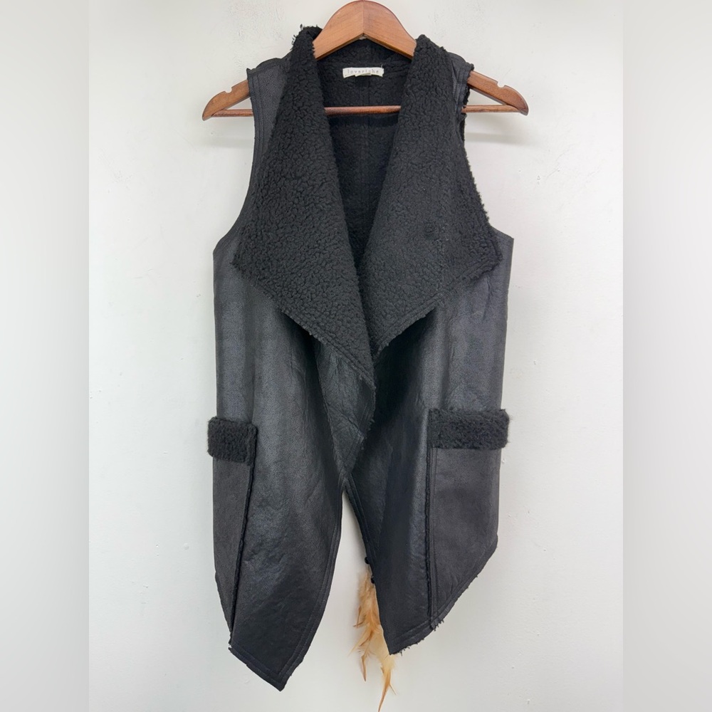 Love Riche size Medium Women’s Black Faux Leather Faux Fur Lined Vest